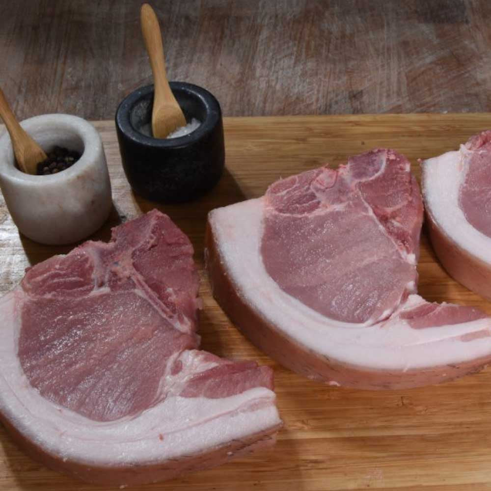 A classic cut that has stood the test of time. Benefiting from a double hit of flavour from buttery fat and marrow-rich bone, our Free Range Middle White Pork Chops are a real treat.